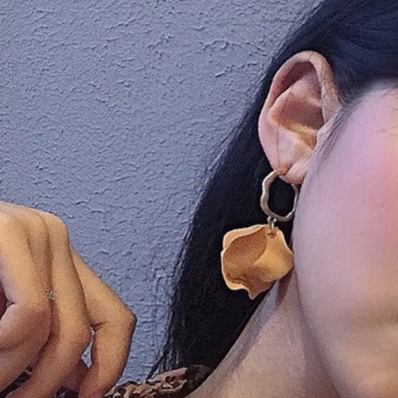 💙Flower Panel Dangled Mustard Yellow - Picture 6 of 8